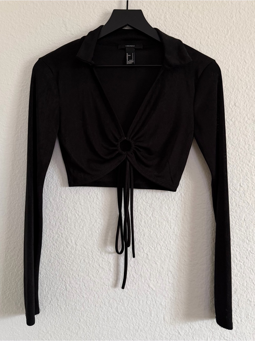 forever 21 black long-sleeve cropped ring-tie top
